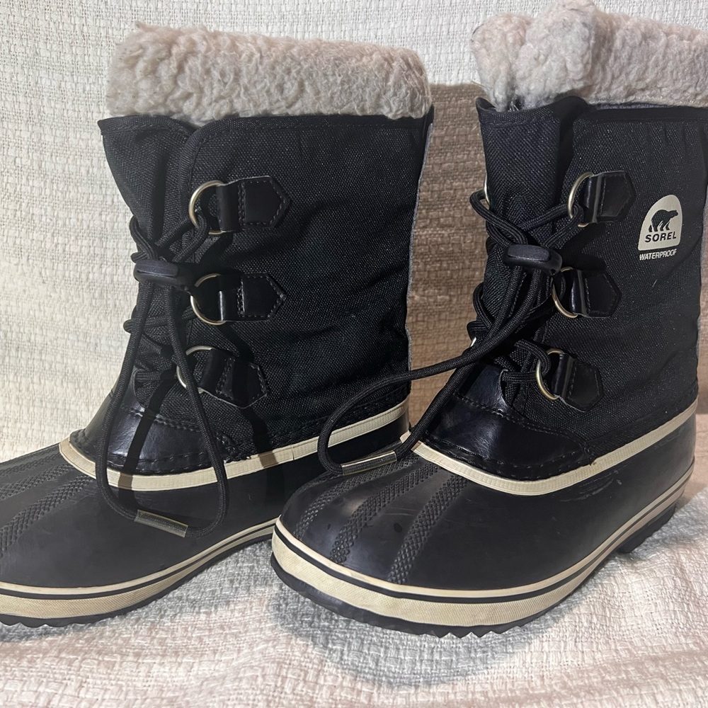 Sorel Yoot Pac Waterproof Snow boots sz 5 Youth sz 37 EU